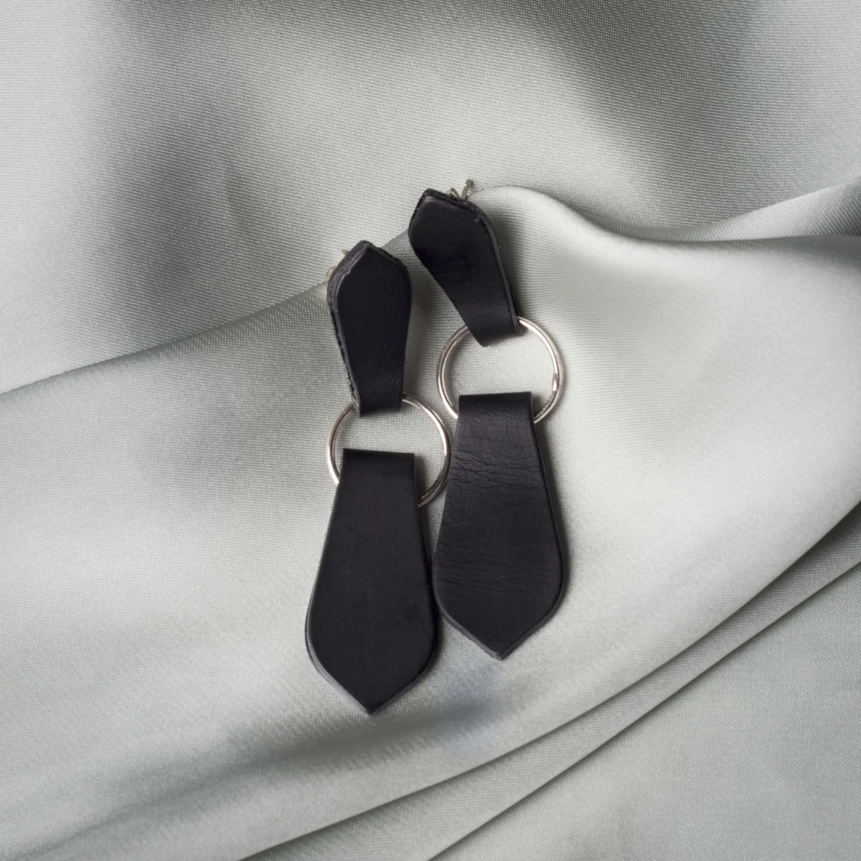 Pendientes de cuero con aro de plata - Imagen 2