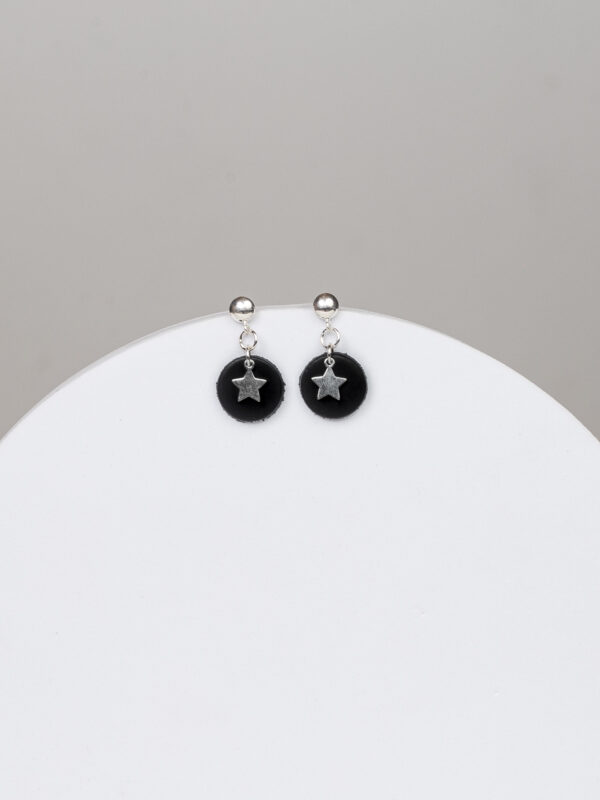 Pendientes de plata con círculo de cuero y estrella